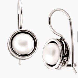 Silpada NeW Vintage RARE Modern Fairytale
Pearl Drop Earrings